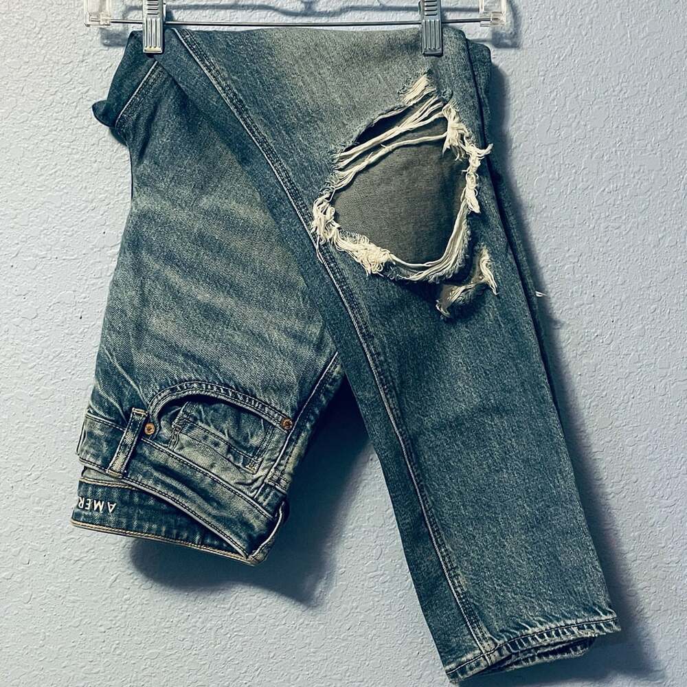 Size 6 Women’s American Eagle Distressed Ripped Denim Jeans Mom Jean Strigid
